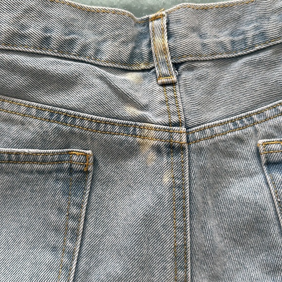 Forever 21 ripped denim shorts - Picture 3 of 3